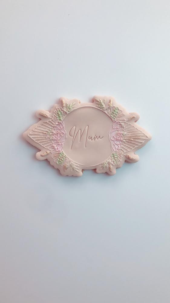 Double Circle Wreath embosser